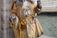 leeuw-ten-voeten-uit