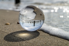 Petten-met-lensbal-op-zand-2020-kopieren-kopieren